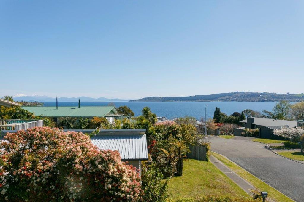 2Mins To Lakefront Family Retreat Lago Lago Taupo Esterno foto